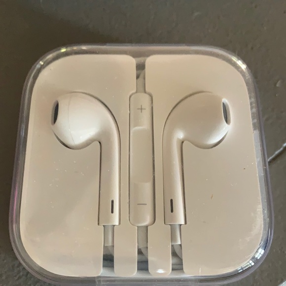 Apple Other - Apple ear buds new in box